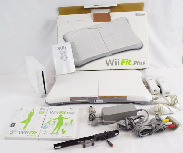 NINTENDO WII 2x Controller WIIBoard WII FIT WII FITT PLUS Model RVL001EUR 241676