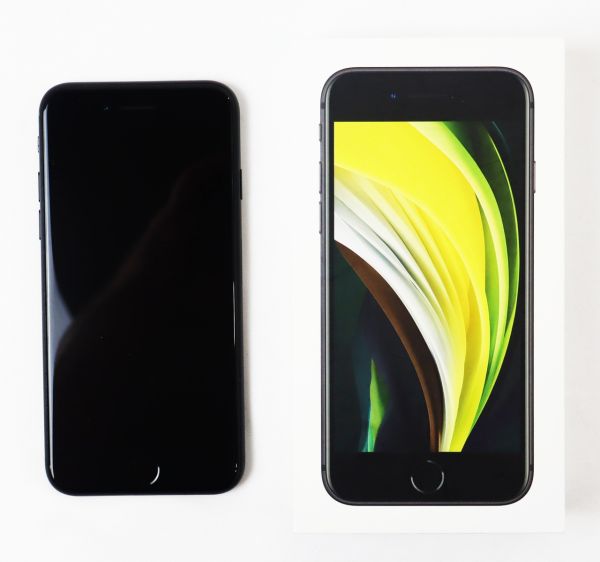 Apple iPhone SE2020 64 GB Schwarz ohne Simlock Akkukapazität 86% 251122