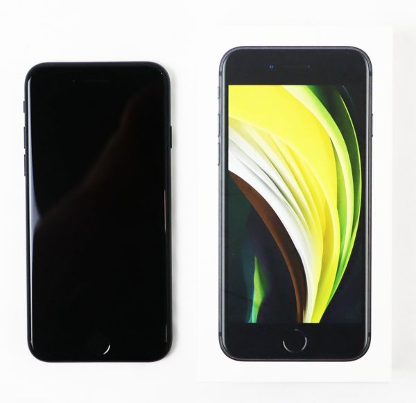 Apple iPhone SE 2020 64 GB Schwarz ohne Simlock Akkukapazität 96% 251123