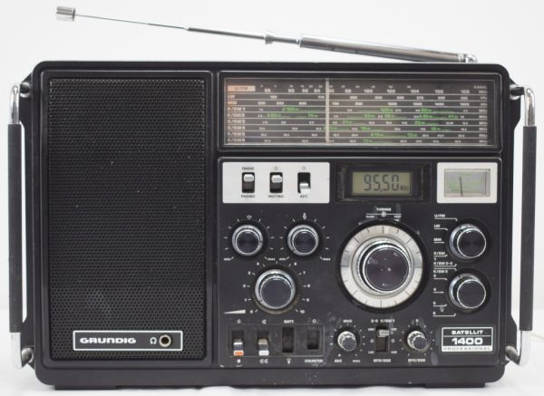 GRUNDIG Weltempfänger Satellit 1400 251230