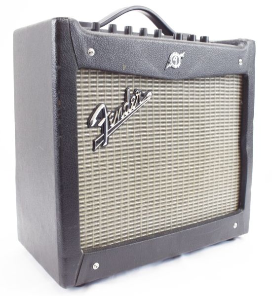 Fender Moddeling Amplifier Mustang I v2 251145